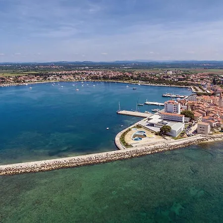 Kemping 2 Bedroom Gorgeous Stacaravan In Umag 4*