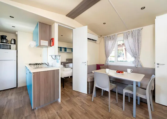 Campingplads Amazing Stacaravan In With Swimming Pool 4*