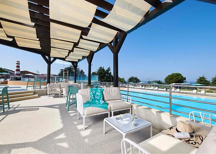 Amazing Stacaravan In With Swimming Pool Campingplads 4*