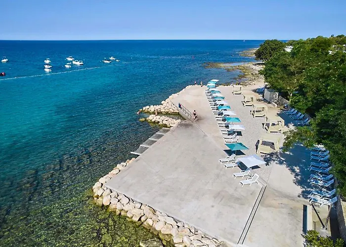 Amazing Stacaravan In With Swimming Pool 4* Umag