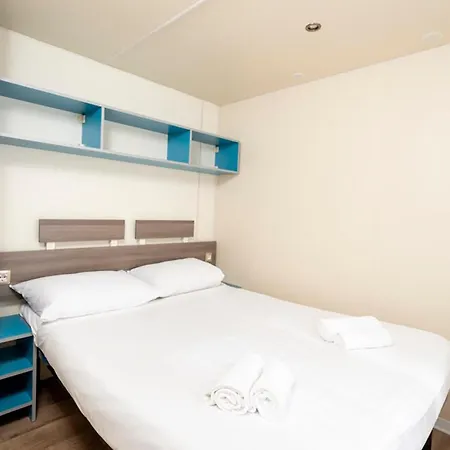 2 Bedroom Gorgeous Stacaravan In Umag