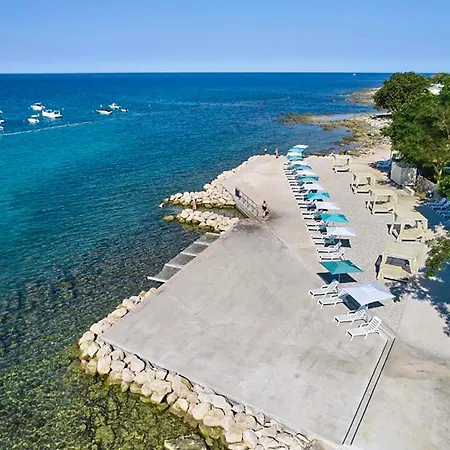 2 Bedroom Gorgeous Stacaravan In 4* Umag