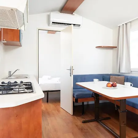 Kemping 2 Bedroom Gorgeous Stacaravan In