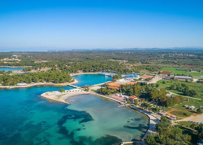 Amazing Stacaravan In With Swimming Pool Kamp alanı Umag