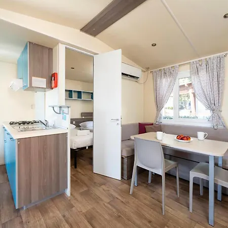 Kamp 2 Bedroom Gorgeous Stacaravan In Umag 4*