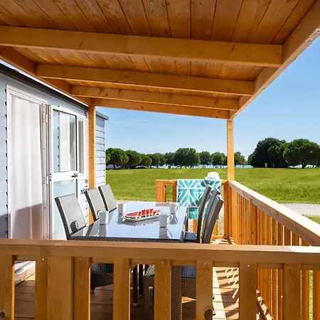 2 Bedroom Gorgeous Stacaravan In Umag Kamp