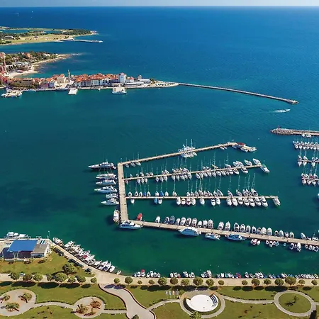 Kamp 2 Bedroom Gorgeous Stacaravan In Umag Umag