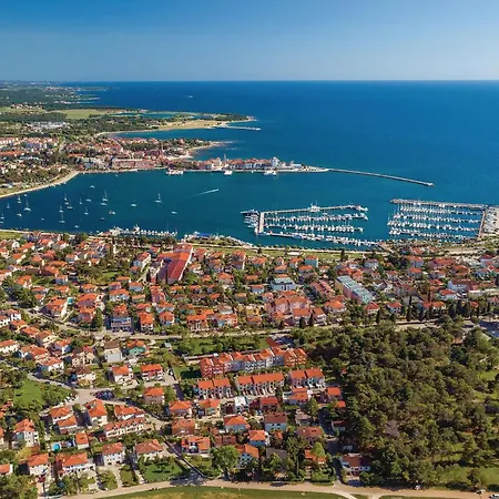 2 Bedroom Gorgeous Stacaravan In Umag